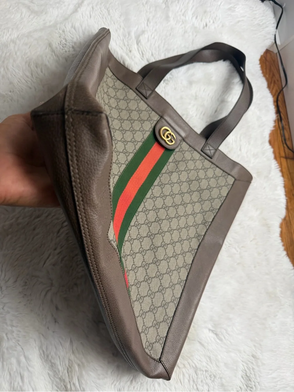 Gucci messenger tote